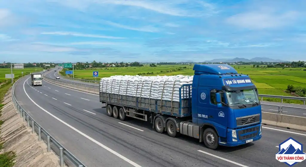 Xe tải vận chuyển vôi